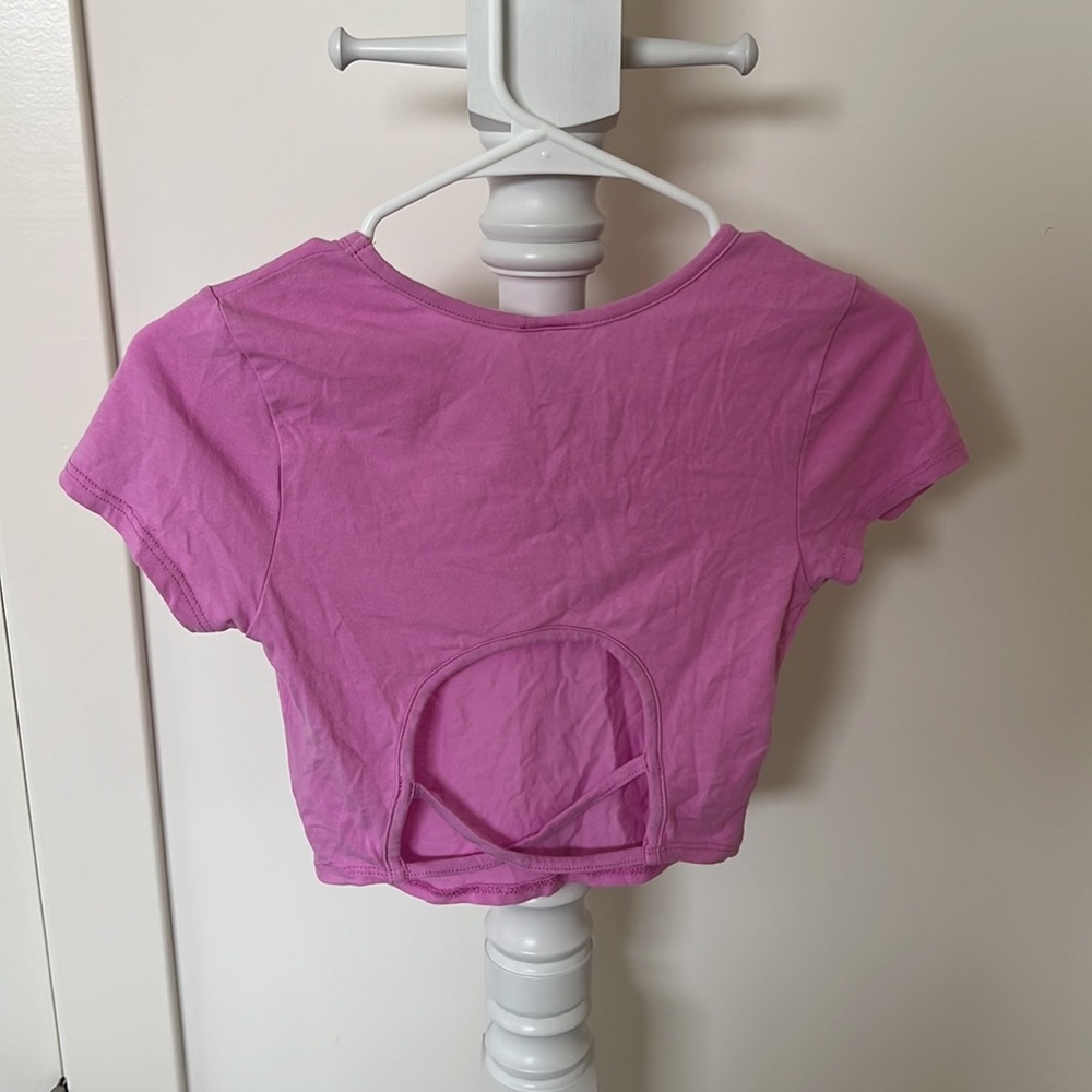 TILLYS XS Pink Cropped T shirt with Open Back!!